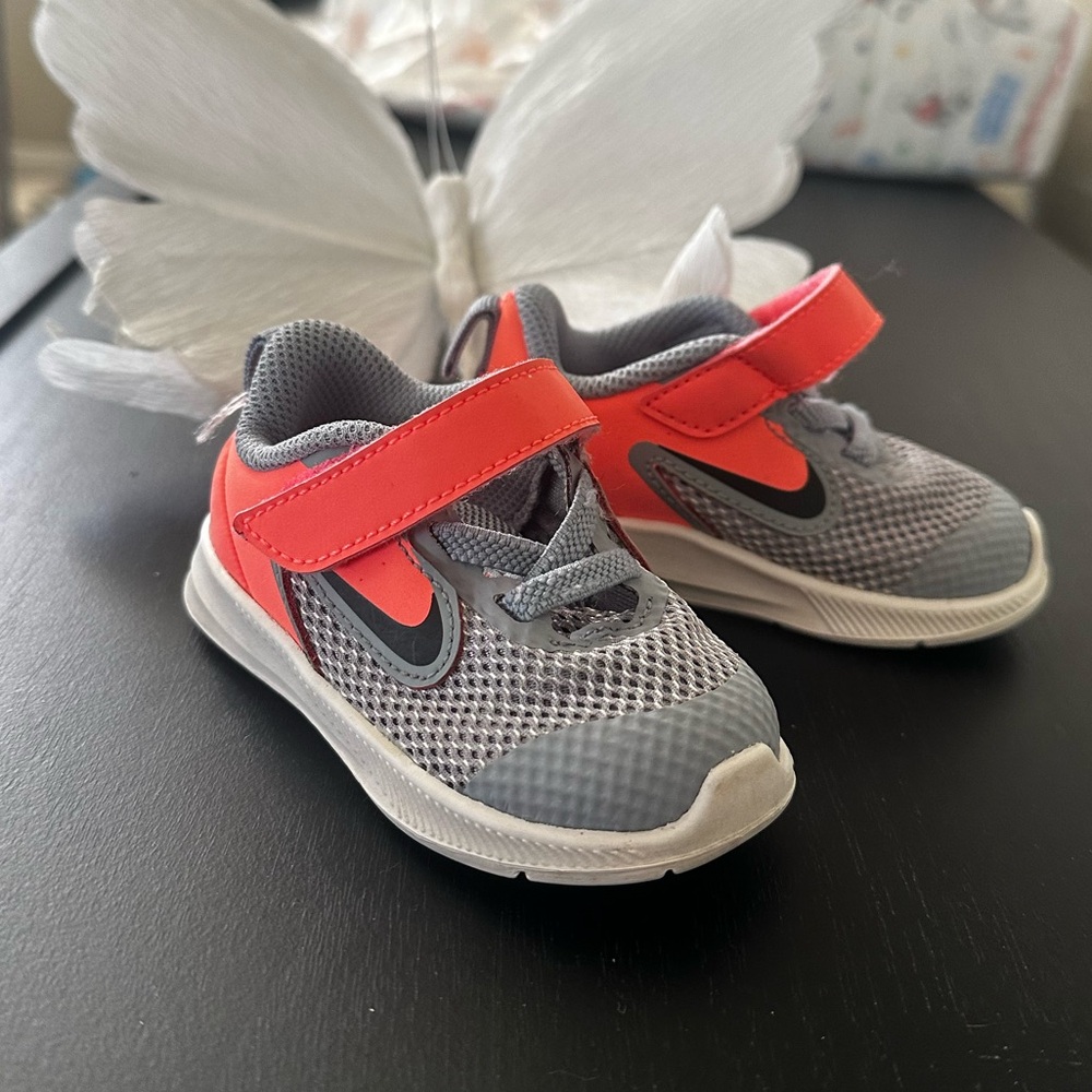 Nike Toddler Gray and Coral Hook-and-Loop Sneakers